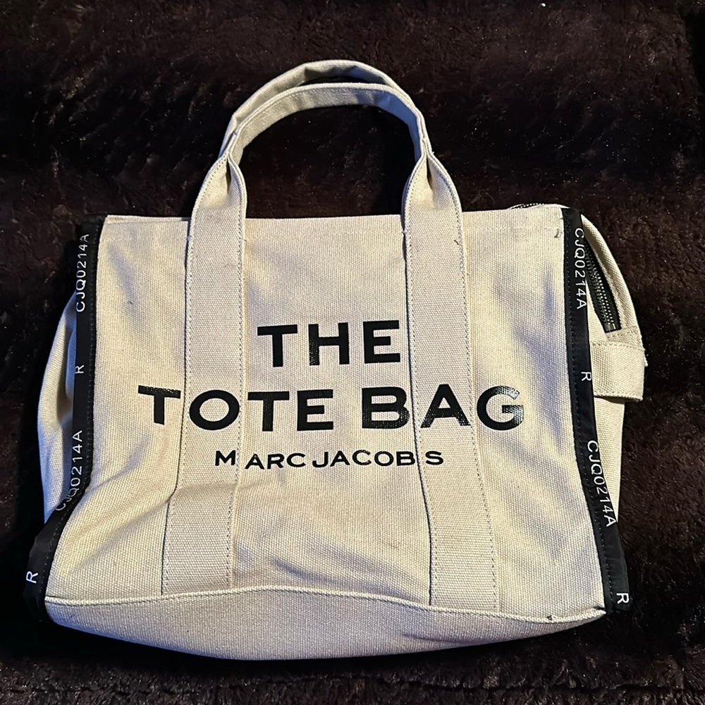 Marc Jacob’s canvas the Tote Bag